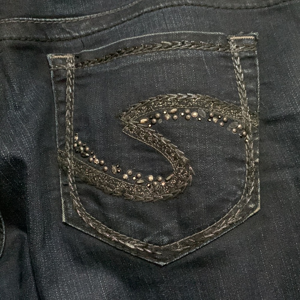 Free top- Silver mid rise jeans Suki style